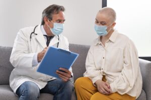 Paciente conversando com médico